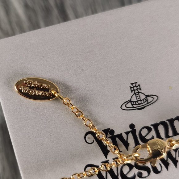 Vivienne Westwood Gold Safety Pin Pearl Necklace - Picture 5 of 6